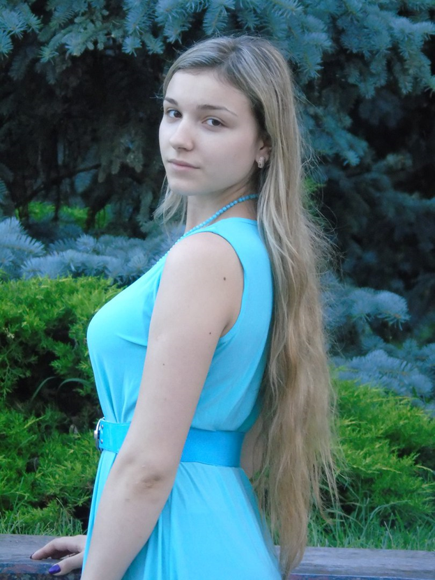 girl-in-aqua-dress-blond-in-wild
