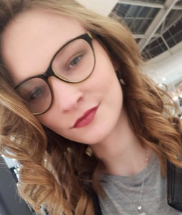  girl-with-orange-hair-in-glasses